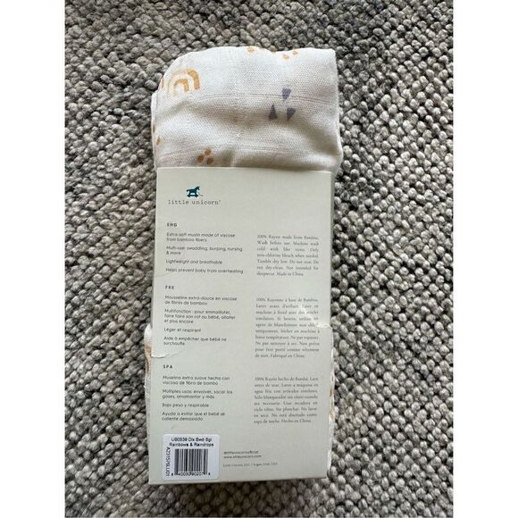 NEW Little Unicorn Deluxe Muslin Swaddle Blanket - Rainbows & Raindrops - Picture 4 of 5